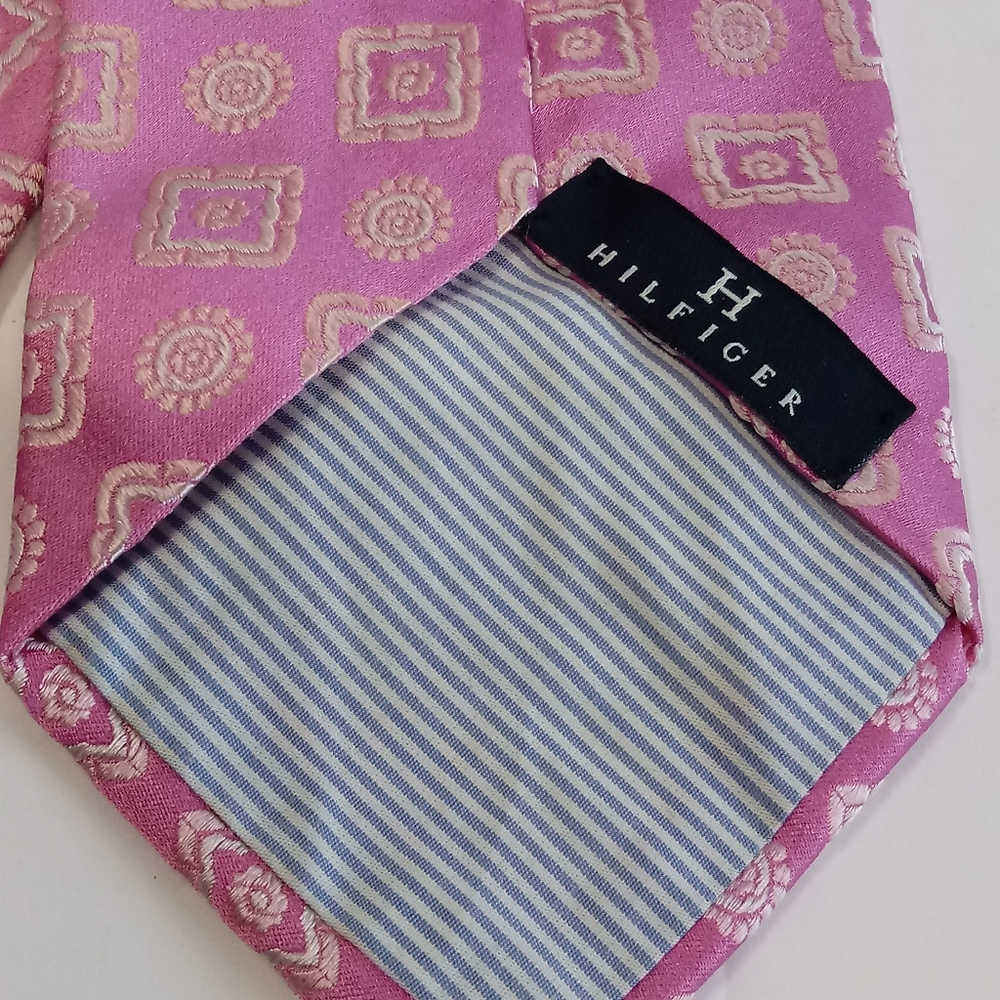 Tommy Hilfiger Unique  Two Tone Silk Necktie - Picture 8 of 8